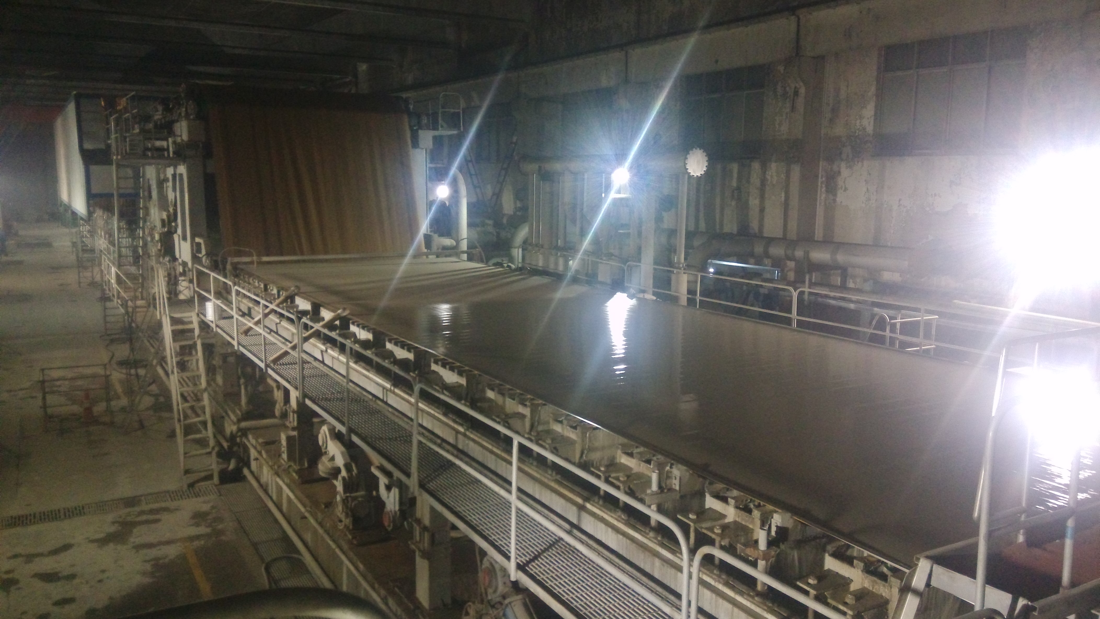 2013年8月，保定華康4200/400普瓦紙機順利開機